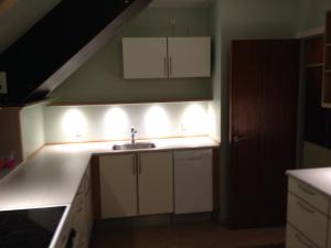 Komplet køkken med speciel emhætte